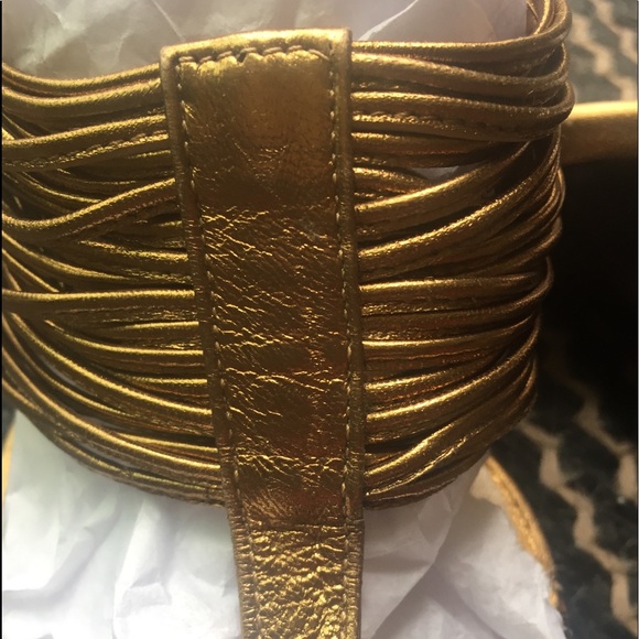 Beautiful Michael Kors vintage Italian leather gold sandal SZ 7 - Picture 2 of 5